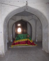 Tomb of Muhammad Quli Qutb Shah (in the 'crypt').