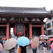 Kaminarimon (thunder gate) at Senso-ji.